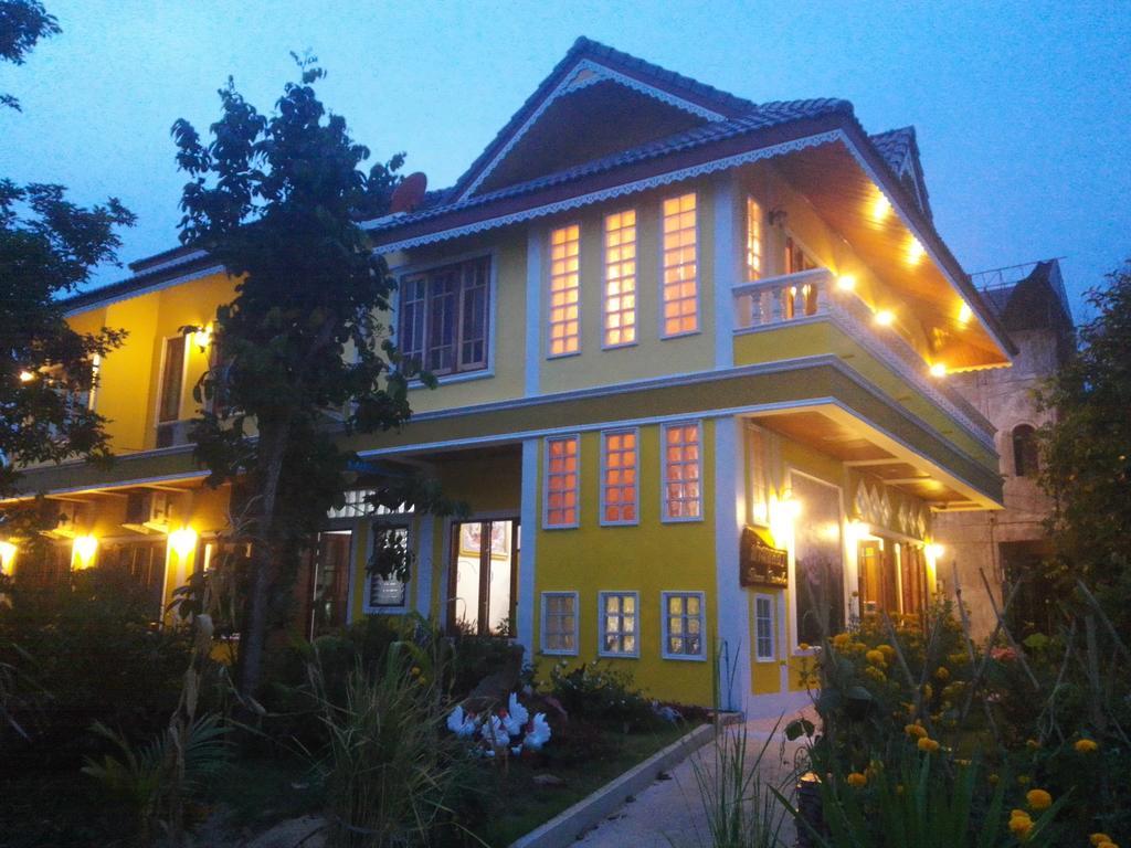 Baan Bussaba Hotel Trang Buitenkant foto